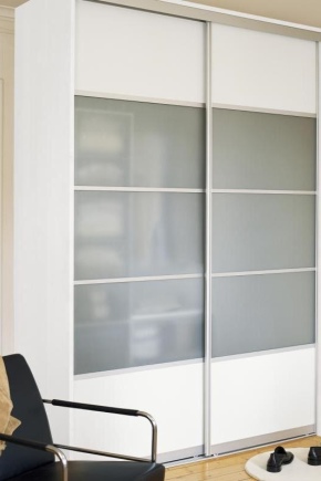Sliding wardrobe with frosted glass