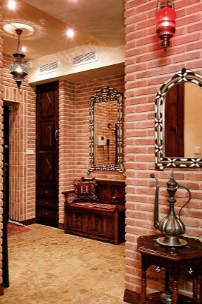 Decorative bricks in the interior of the corridor