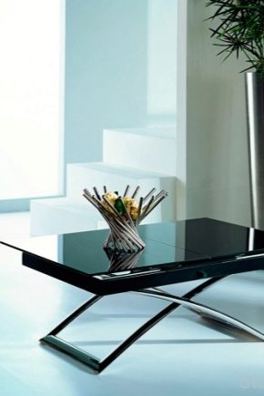 Sklopivi stolovi na metalnom okviru: saveti za izbor