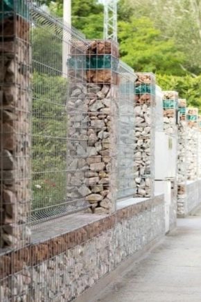 Gabion fence: design features