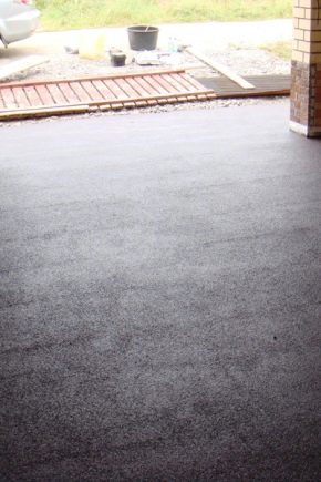 Come versare un pavimento di cemento in un garage?