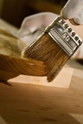 Wood varnish: features of choice