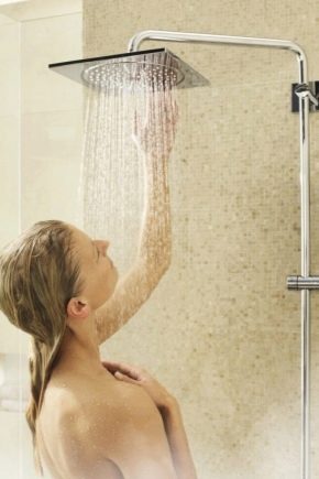 Doccia a pioggia da bagno con miscelatore: caratteristiche e criteri di scelta