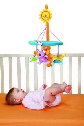 Jucării pentru pătuț pentru nou-născuți: tipuri și sfaturi pentru alegere