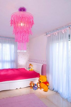 Opțiuni de design pentru tavanul din camera copiilor pentru o fată