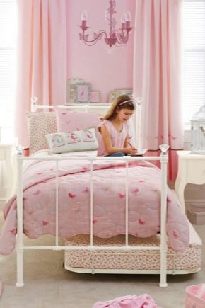 Choosing a baby blanket for a girl's bed