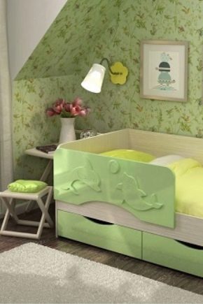 Choosing a baby bed with drawers and a side