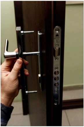 Jak správně vyměnit zámky v kovových dveřích?