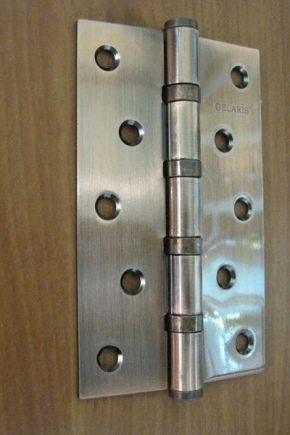 How to embed hinges into an interior door?