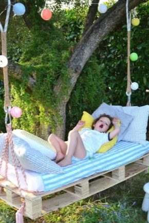 Swing beds: models and tips for choosing