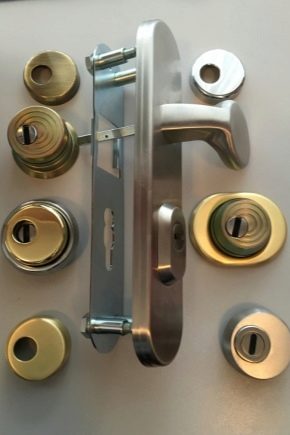 选择和安装门锁装甲板的提示