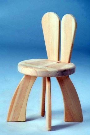 Alegerea unui scaun înalt din lemn pentru copii