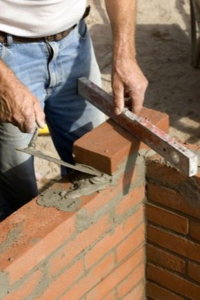 砌砖工具：模板和工具
