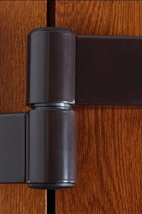 Choosing and installing hinges for plastic doors