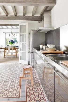 Qual è il modo migliore per realizzare un pavimento della cucina?
