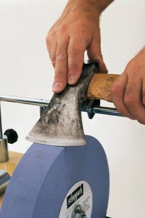 How to sharpen an ax correctly?