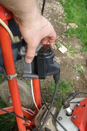 Ignition on a walk-behind tractor: characteristics and adjustment