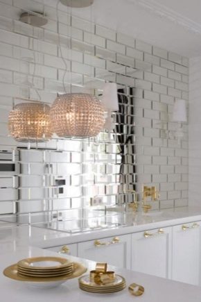 Spejlforklæder til køkkenet: typer, design og brug i interiøret