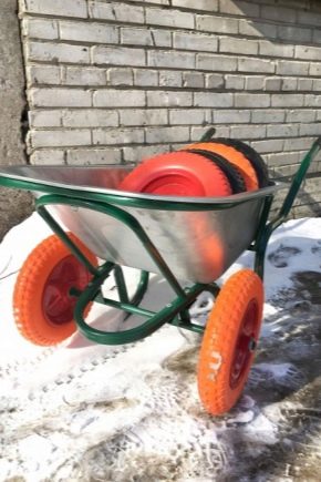 Criteria for the selection of a construction two-wheel reinforced wheelbarrow