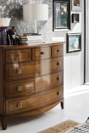 Chests of drawers in classic style