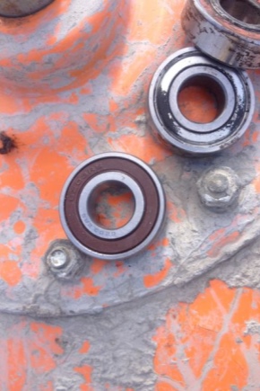 How to change a bearing on a concrete mixer?