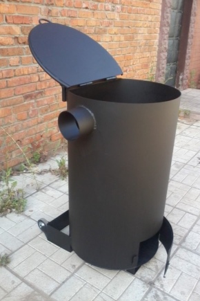 Barili per l'incenerimento della spazzatura (51 foto): come realizzare una  stufa a botte in campagna con le tue mani? Come preparare un barile di  metallo da 200 litri e un altro?