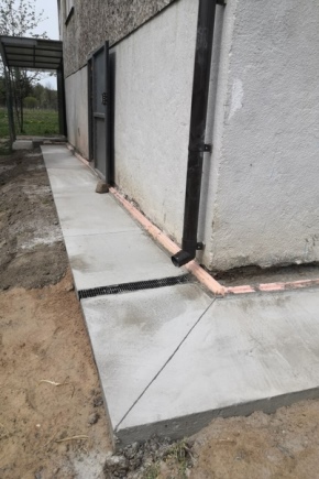 Expansion joint in the blind area