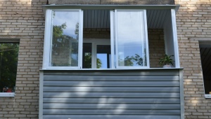 Aluminum glazing for balconies