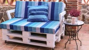 Do-it-yourself pallet sofas