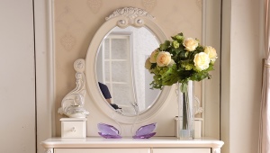 Dressing table with a mirror in the bedroom