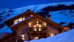 Chalet-style house: features of alpine architecture