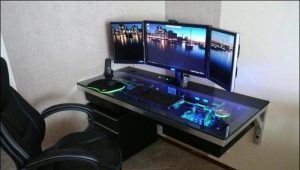 Small computer tables