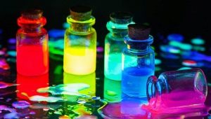 How to make glowing paint at home?