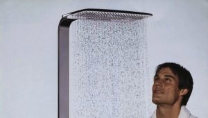 Duschsäule mit Regenbrause und Mischbatterie