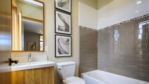 Tegels in de badkamer leggen: ontwerpideeën