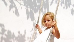 Children's swing: types, materials and sizes
