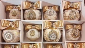Features of handmade Christmas tree decorations