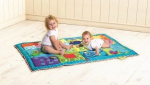 选择带玩具的儿童地毯