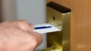 Magnetisch slot op de voordeur: selectiecriteria en installatieschema