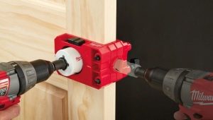 We select tools for inserting locks into interior doors