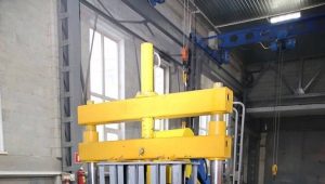Apparatuur voor de productie van houten betonblokken
