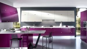 ¿Cómo elegir una cocina lila para el interior?