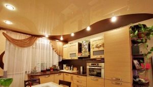 厨房的石膏板天花板：类型、形状和设计 