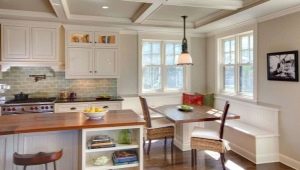Cucine angolari con finestra: vantaggi, svantaggi e sottigliezze del design