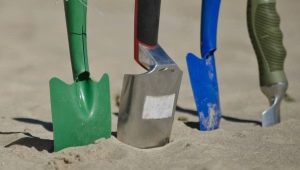 Types of shovels and their features