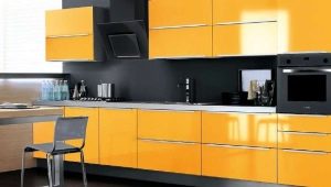 明亮的厨房：设计特色和颜色选择