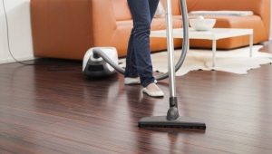 How to choose and use a laminate vacuum cleaner?