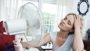 Hvordan afkøles et værelse uden aircondition?