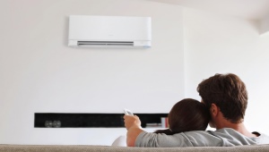 Air conditioners with forced ventilation