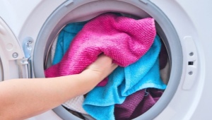 Wie berechnet man das Wäschegewicht für eine Waschmaschine und warum wird es benötigt?